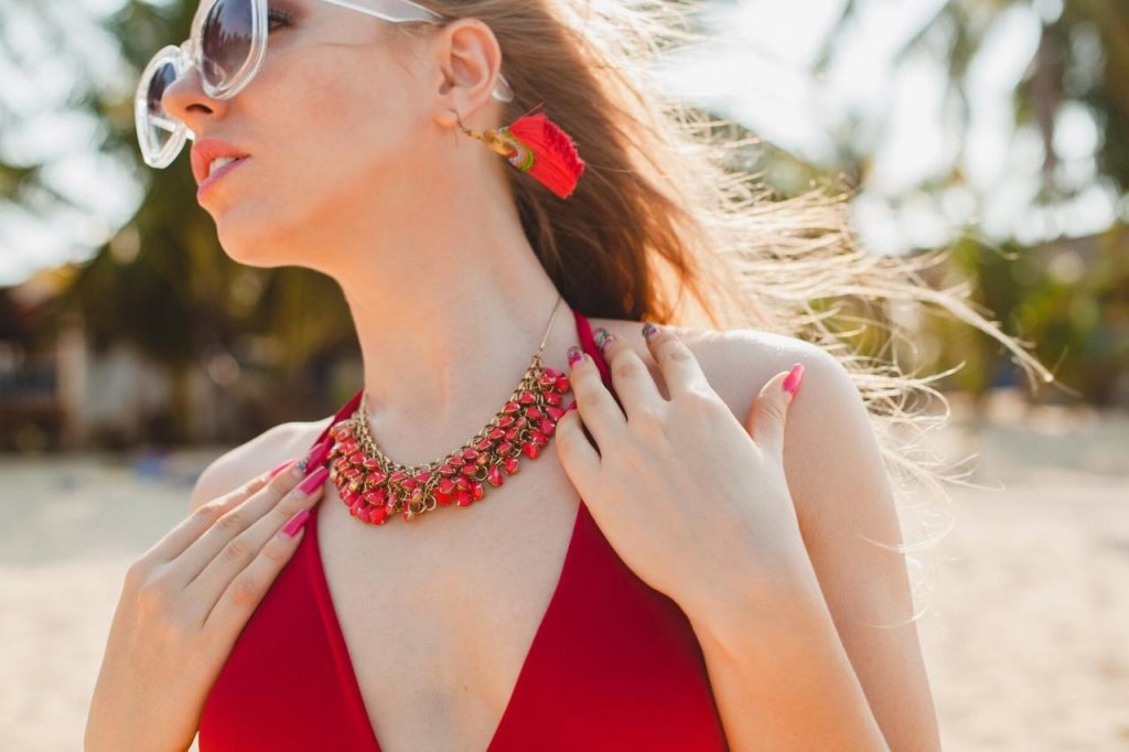 Styling Necklaces to Enhance Your Outfits: Tips and Tricks